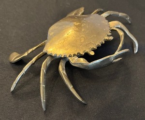 lot 146 image: Vintage Brass Crab Figurine Trinket Box