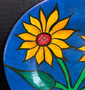 lot 151 image: Bright and Beautiful Decorative Plate