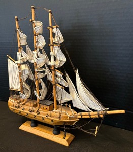 lot 152 image: Model Ship