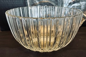 lot 161 image: Crystal and Clear Glass Grouping