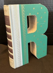 lot 184 image: Metal and Book R Decor