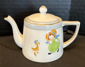 lot 185 image: Vintage Nippon Childrens Porcelain Tea Set