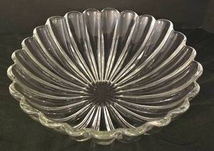 lot 201 image: Lovely Shallow Glass Serving Bowl