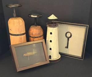 lot 220 image: Rustic Nautical-Inspired Decor
