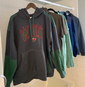 lot 302 image: Grouping of Mens Sweatshirts, Including Vineyard Vines, Wild, Columbia and More