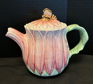 lot 192 image: Pretty Dishware Grouping by Bombay Company