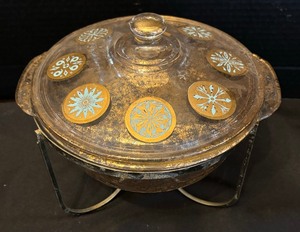 lot 196 image: Vintage Fire King Georges Briard Turquoise & Gold Medallion Casserole in Stand