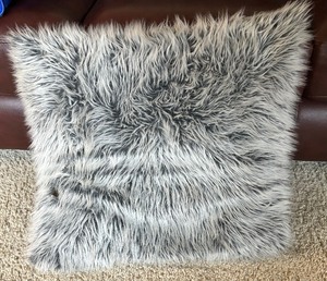 lot 26A image: Six Decorative Accent Pillows