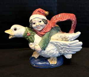 lot 199 image: Festive Grouping