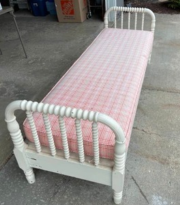 lot 314 image: Vintage Padded Bench with Ornate Spindle Ends