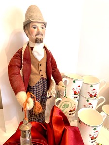 lot 82 image: Beautiful Christmas Decorations and Dishes