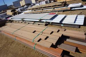 lot 48 image: 11 - 6 Laminated Composite Decking With Corners