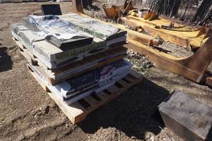 lot 70 image: 17 - Bundles Tamko Heritage Style Asphalt Shingles