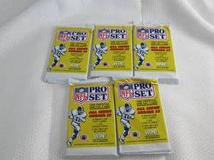 5 Packs 1990 Pro Set Football...