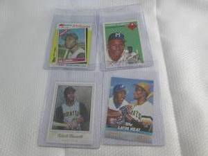 Assorted Topps Roberto Clemente Car...