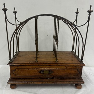 Antique-Style Magazine Rack Made in Italy