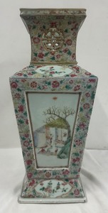 Antique Possibly Yongcheng Reign (1723-1735) Porcelain Vase