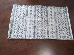 lot 40 image: 28 x 46 New Target Accent Rug with Non Skid Backing