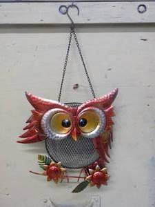 lot 51 image: Hanging Owl Metal Outdoor Dcor...