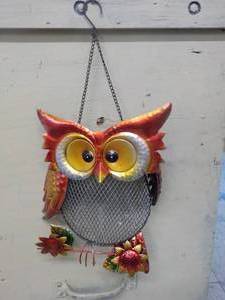 lot 52 image: Hanging Owl Metal Outdoor Dcor...