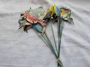 lot 61 image: 18 x 15  Bird Plant Pics...