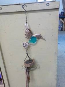 lot 65 image: Hummingbird Solar Windchime...