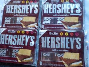 lot 82 image: 4 x 6 Full Size Hersheys Milk Chocolate Candy Bags