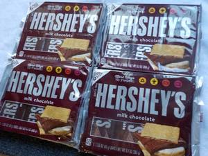 lot 85 image: 4 x 6 Full Size Hersheys Milk Chocolate Candy Bags