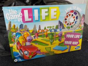lot 131 image: The Game of Life- new in box...
