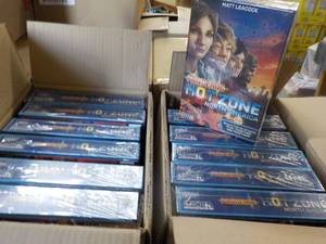 lot 153 image: 12 Hot Zone North America Games - new in box