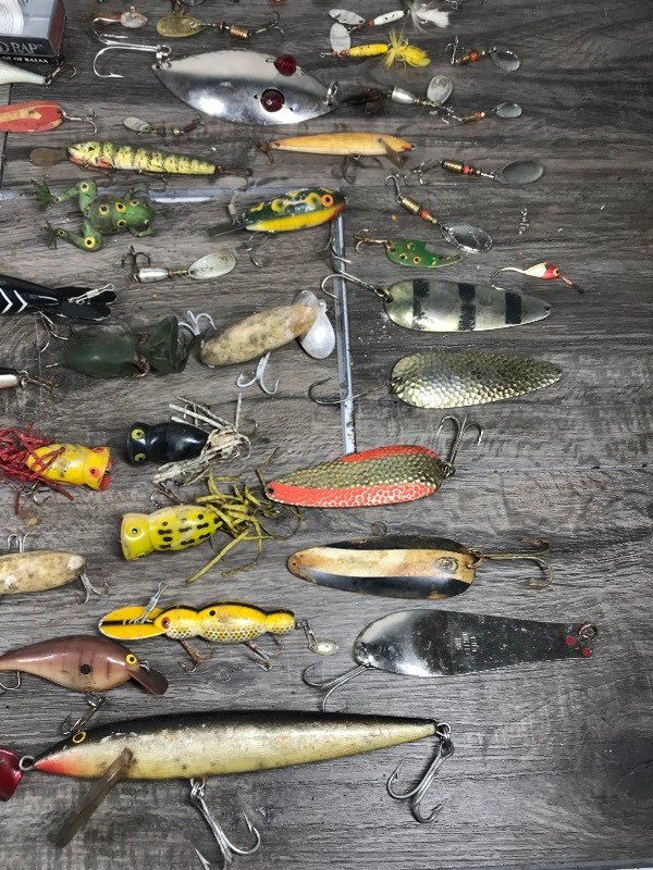 Lot of Tackle with Vintage Fishing Lures  Give Me A Bidd Auction with  Sport Cards, Comic Books, Spears, Dungeon & Dragon Books, Upholstery Fabric  & More, Coins, Vintage Reloading Equipment, Camper