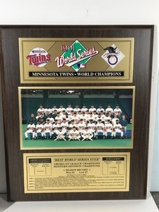 lot 49 image: 1991 World Series Minnesota Twins World Champions Wall Hanging Plaque