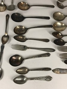 lot 63 image: Lot of Vintage Silverware