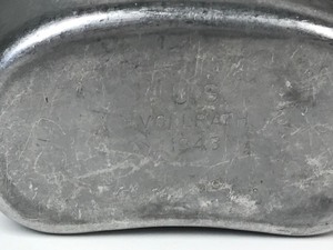 lot 75 image: 3 - Vintage Military Canteens