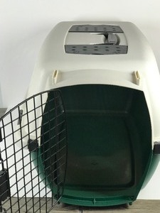 lot 93 image: Ruff Maxx Kennel Dog Carrier for 10-20 lb dogs
