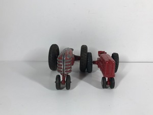 lot 133 image: 2 - Collectible Die Cast Tractors