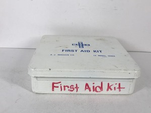 lot 395 image: Vintage Masco Metal First Aid Kit (Empty)