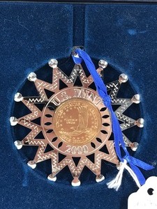 lot 400 image: 2 - US Mint Coin Holiday Ornaments
