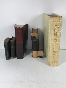 lot 401 image: 5 - Bibles  3 of the 5 Bible have Dates of 1900 - 1901 & 1909 and they are Written in a Different Language