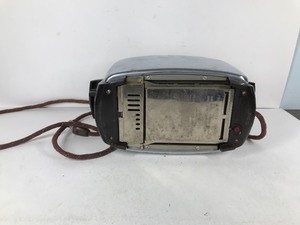 lot 402 image: Vintage 1950s Toastmaster 1b14 Toaster Art Deco Chrome