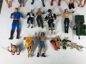 lot 403 image: Lot of Collectible Figurines