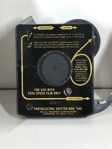 lot 411 image: Vintage Polaroid Photoelectric Shutter #440 with Original Box - Manuals & More