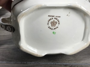 lot 455 image: Alfred Meakin England 11 Piece Dish Set