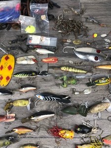 lot 465 image: Lot of Tackle with Vintage Fishing Lures