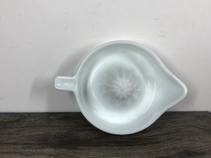 lot 467 image: Vintage White Milkglass Sunkist Juicer