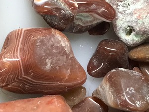 lot 468 image: Lot of Polished Agates & More - 2.85 lbs