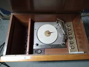 lot 7 image: Antique motorola console stereo