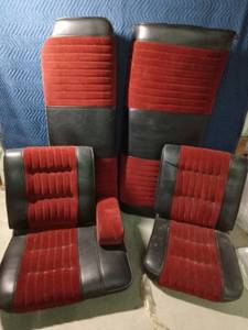 lot 2 image: Newly upholstered 7172 Nova auto seats
