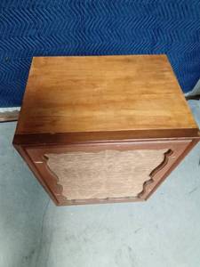 lot 8 image: Vintage speaker