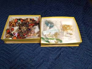 lot 311 image: Craft jewelry and more